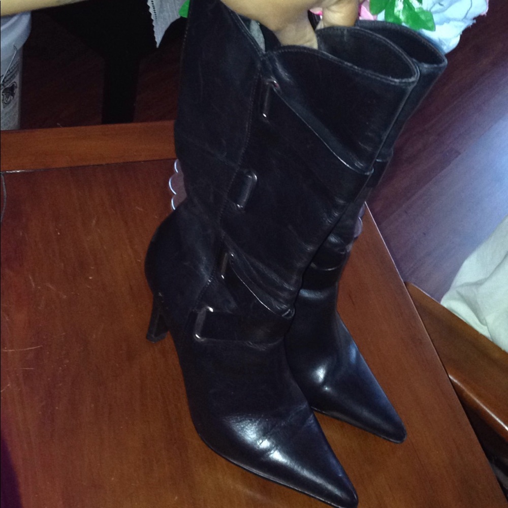 Black heel boots